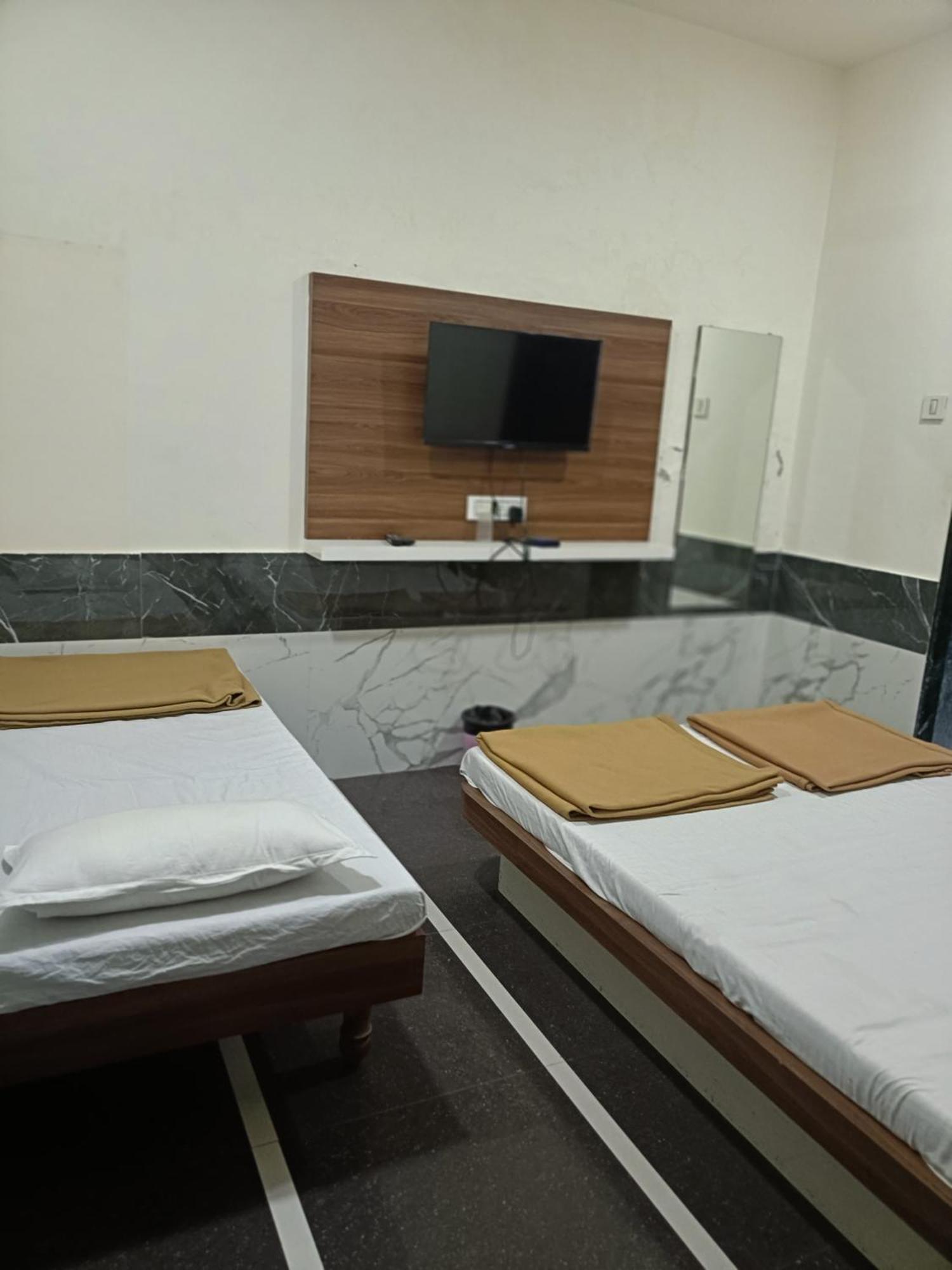 Hotel Mahalaxmi Dwārka 外观 照片